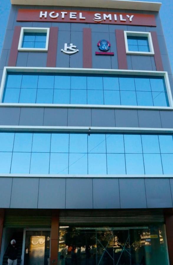 Hotel Smily Ludhiana Extérieur photo